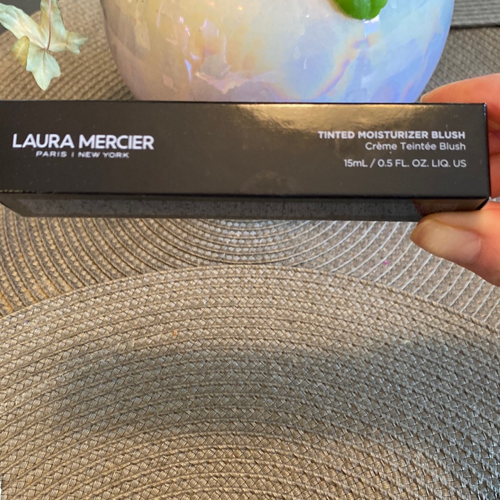 Brand new never used Laura Mercier tinted moisturizer blush   COASTLINE color